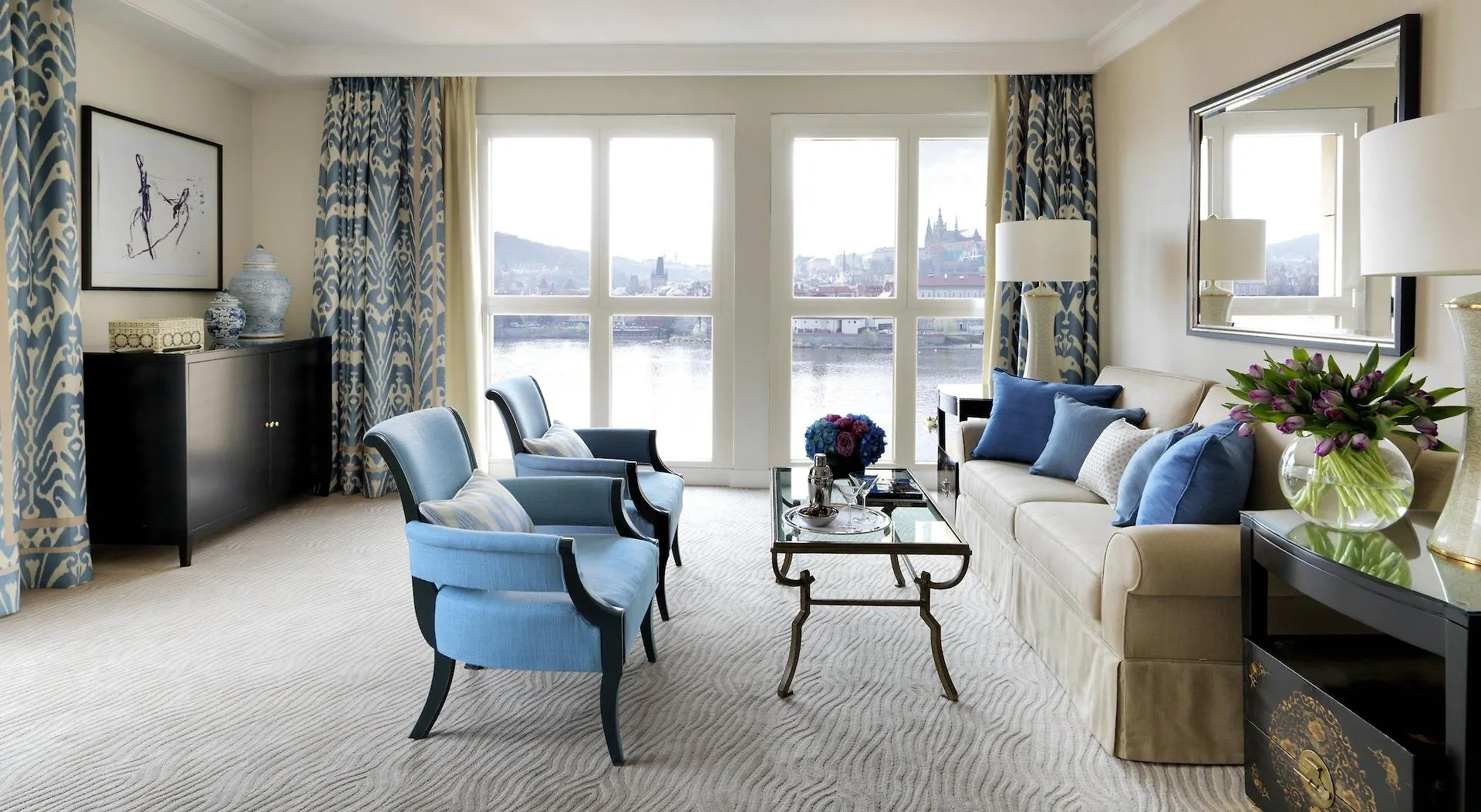 Four Seasons Hotel Prague 5*,