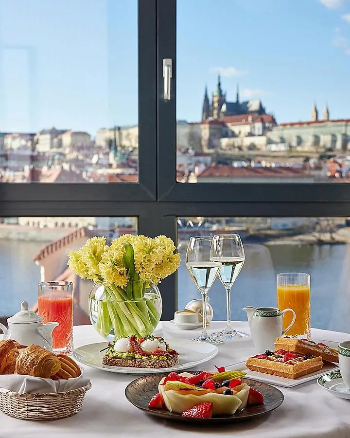 Four Seasons Hotel Prague 5*,