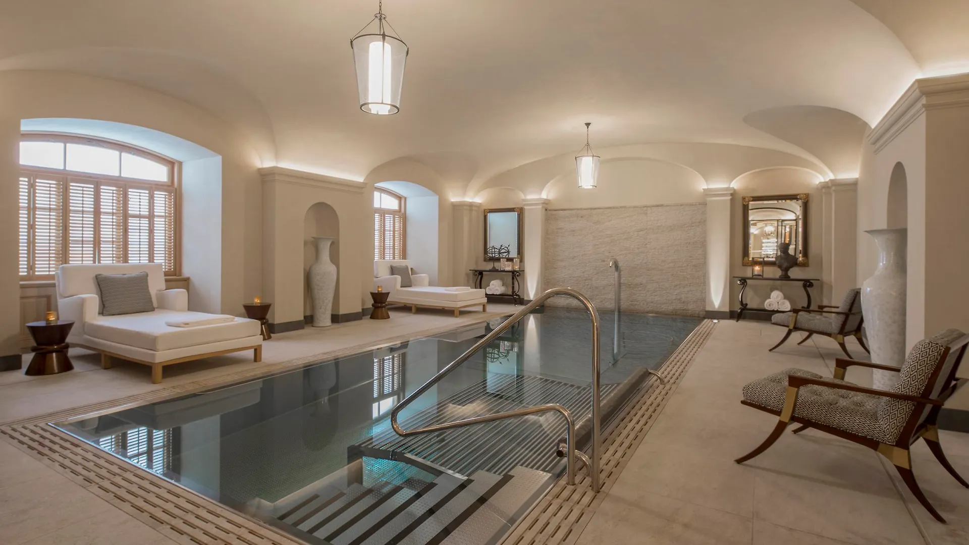 Four Seasons Hotel Praha 5*,  Česká republika